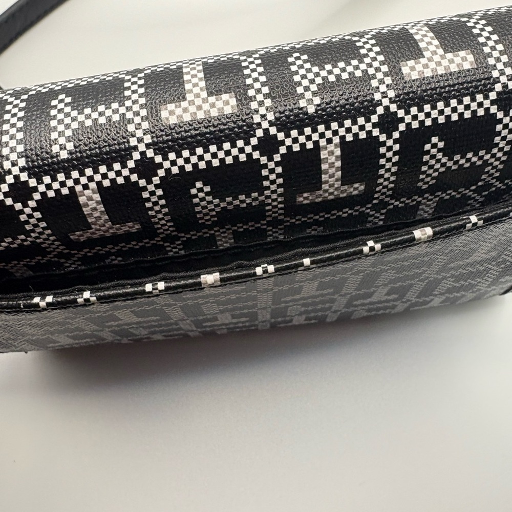 Tommy Hilfiger Black and White Geometric Old School Cellphone Crossbody Bag - Picture 6 of 8